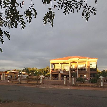 Top Stay Inn Kasane Exterior photo